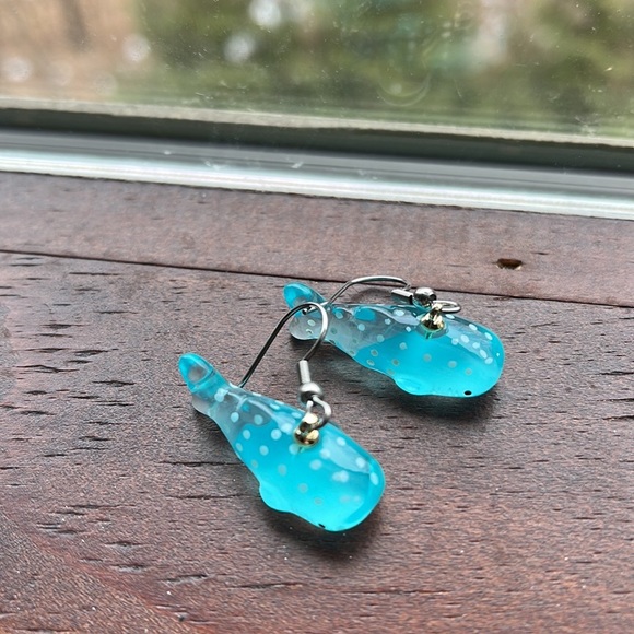 Handmade Whale shark earrings - Picture 8 of 9